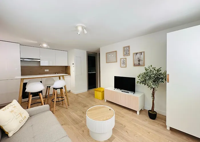 Loti Апартаменти Антіб